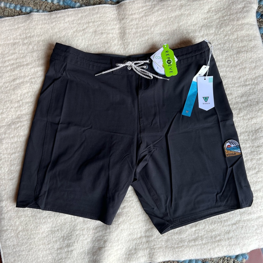 Vissla Solid Sets 18.5” Board shorts, Black, size 34